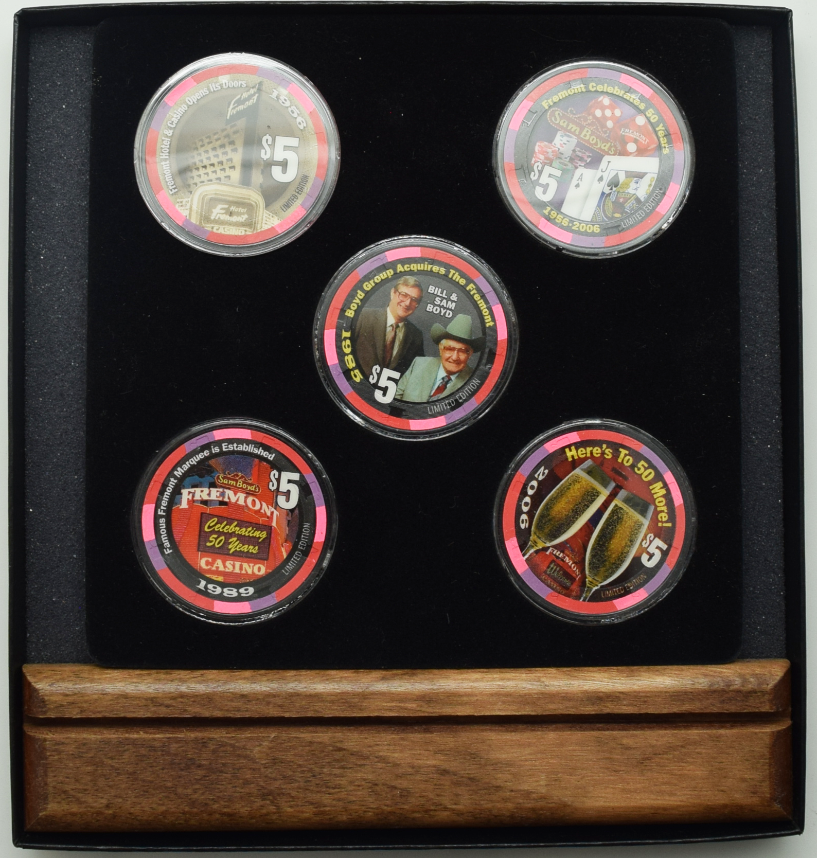 Fremont Casino Las Vegas Nevada 50 Years & Strong $5 Chip Set